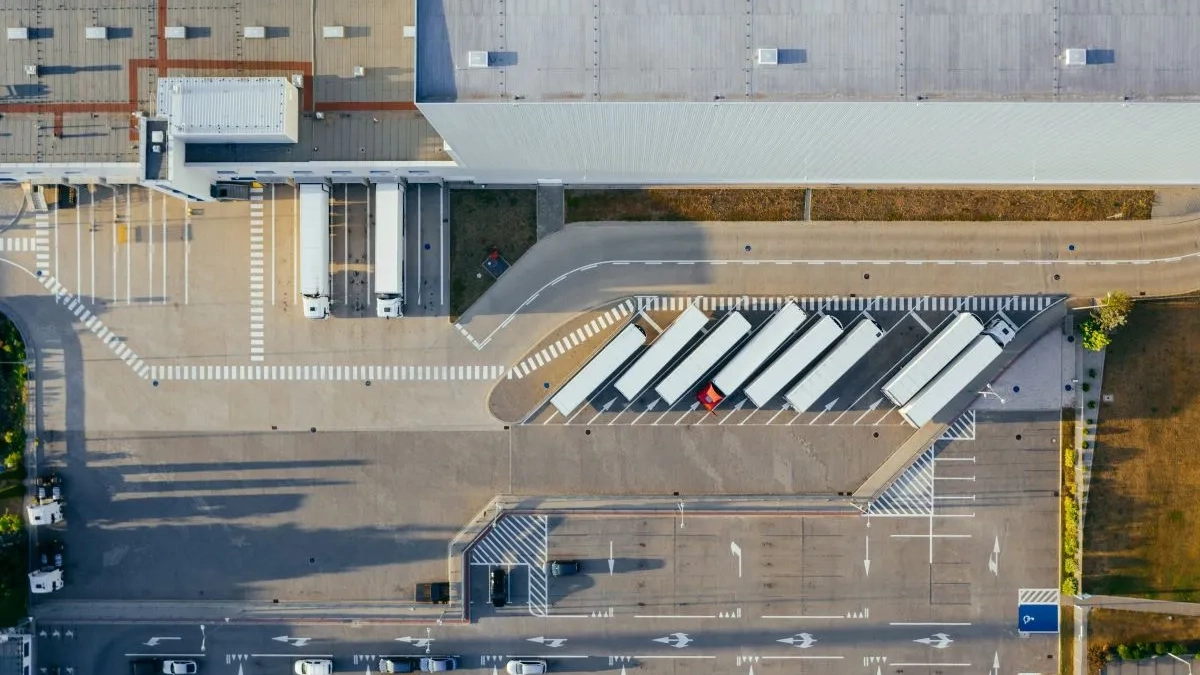 marcin-jozwiak-warehouse