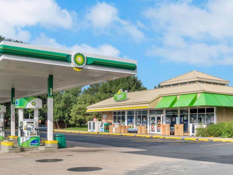 AVA-BP Gas Station - Elgin IL